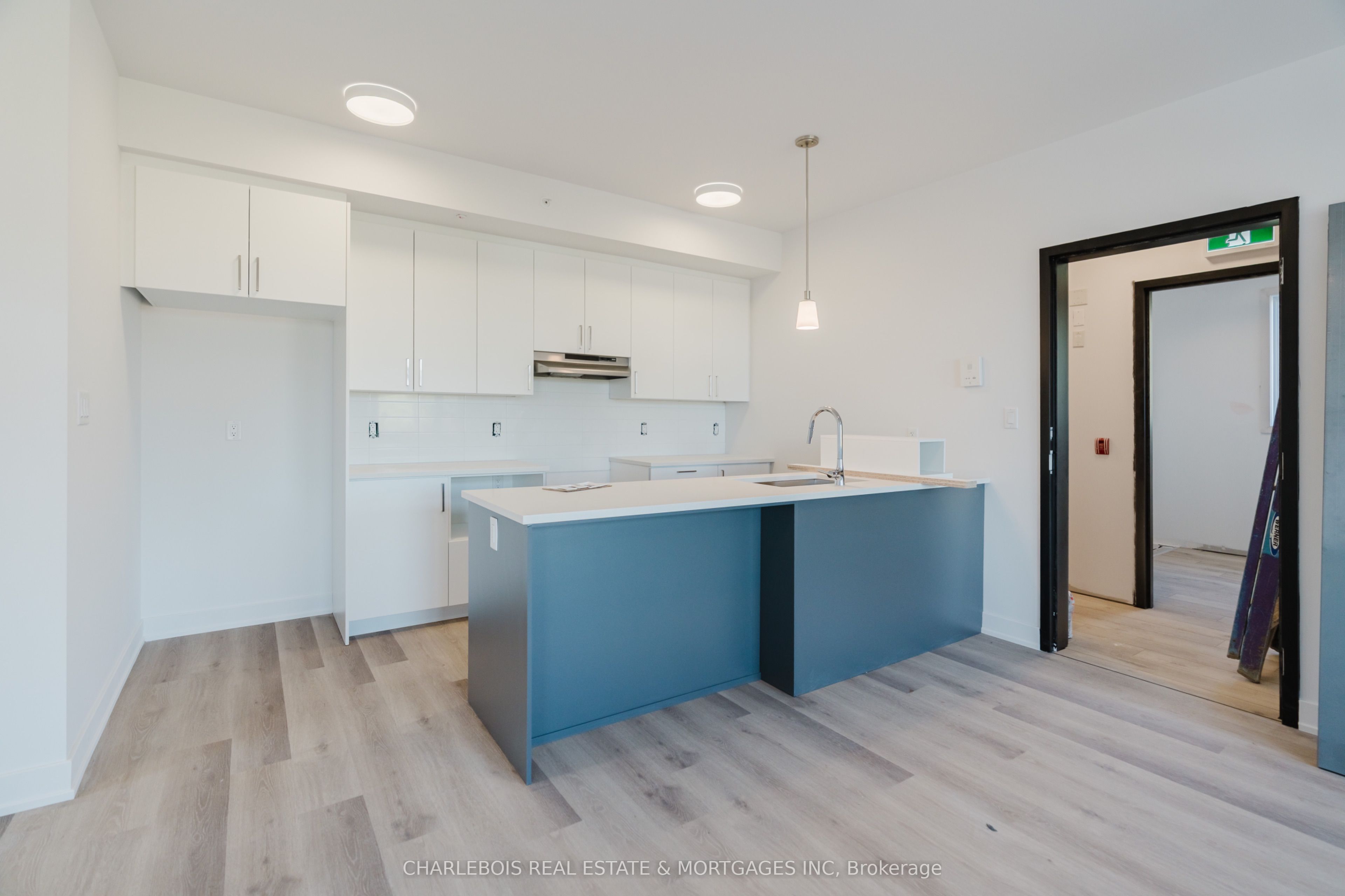 830 St Laurent Boulevard D Property Photo 10
