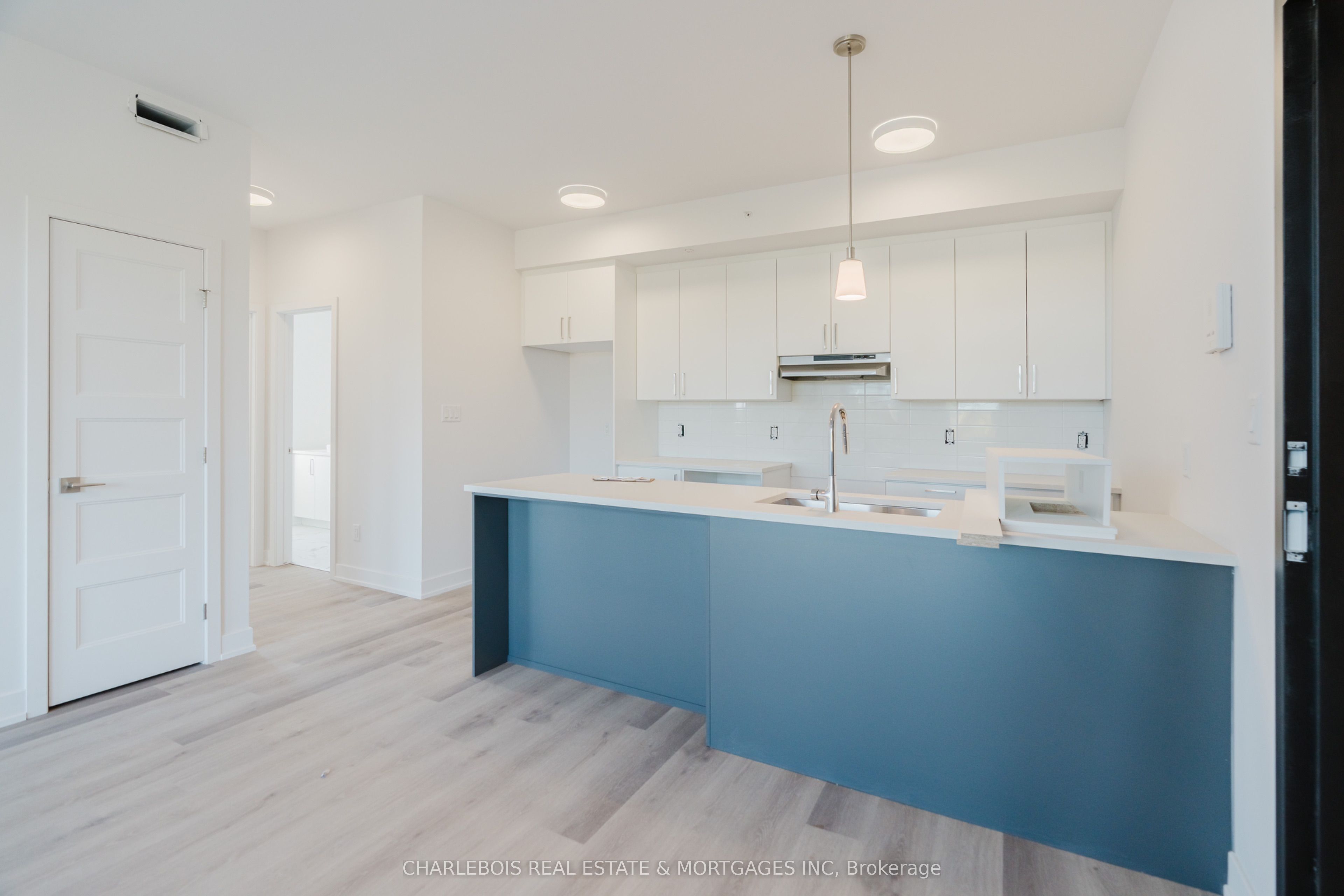 830 St Laurent Boulevard D Property Photo 12