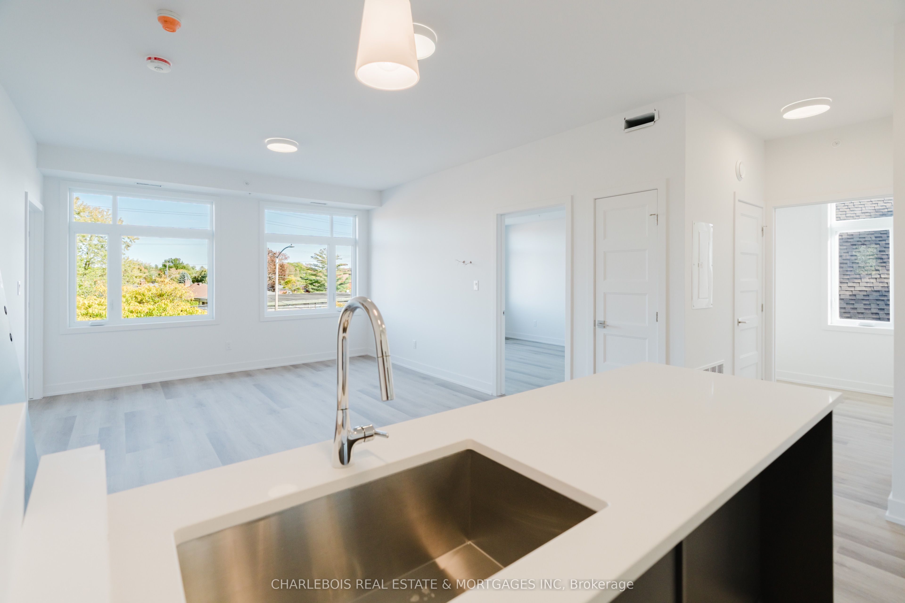 830 St Laurent Boulevard D Property Photo 13