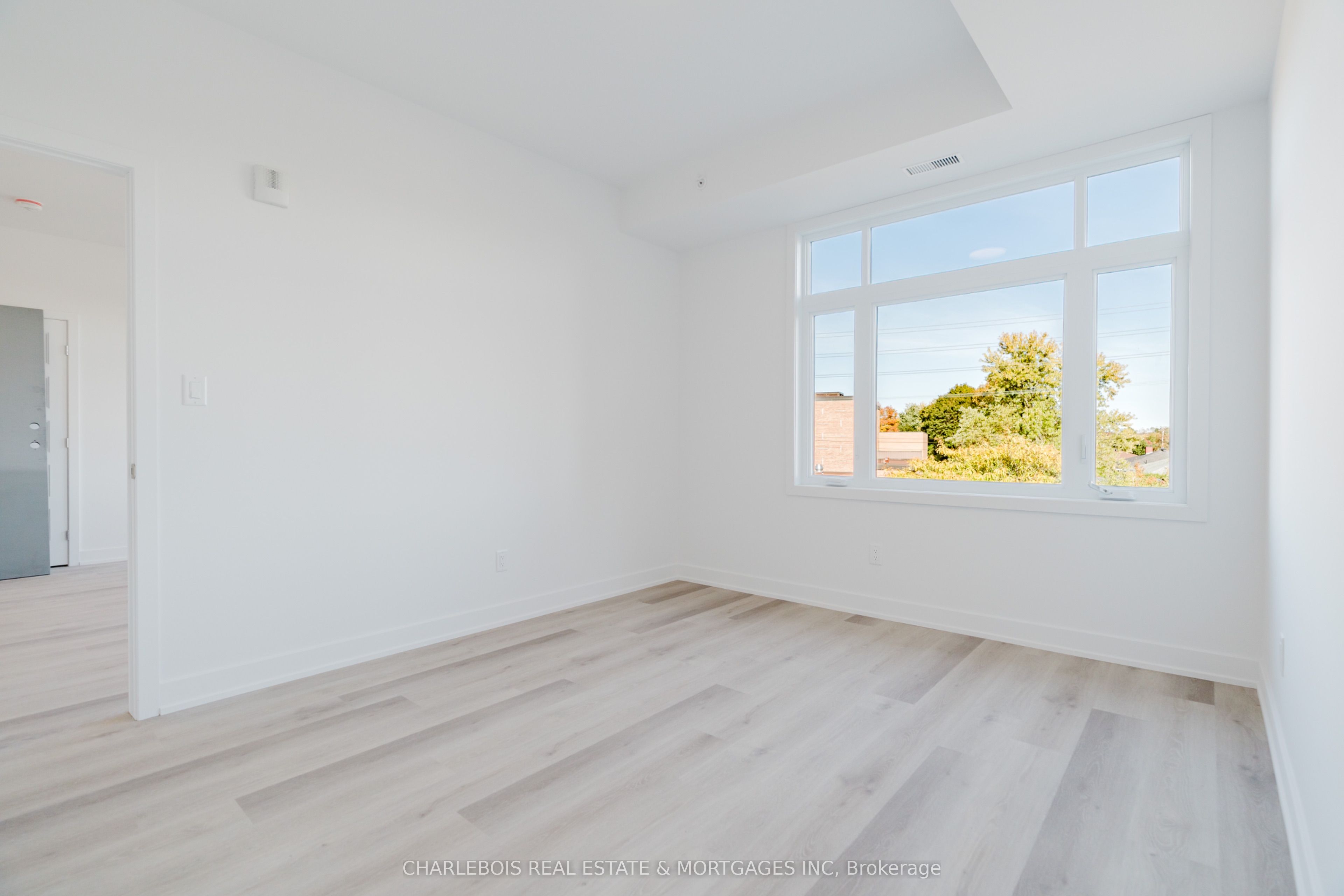 830 St Laurent Boulevard D Property Photo 14