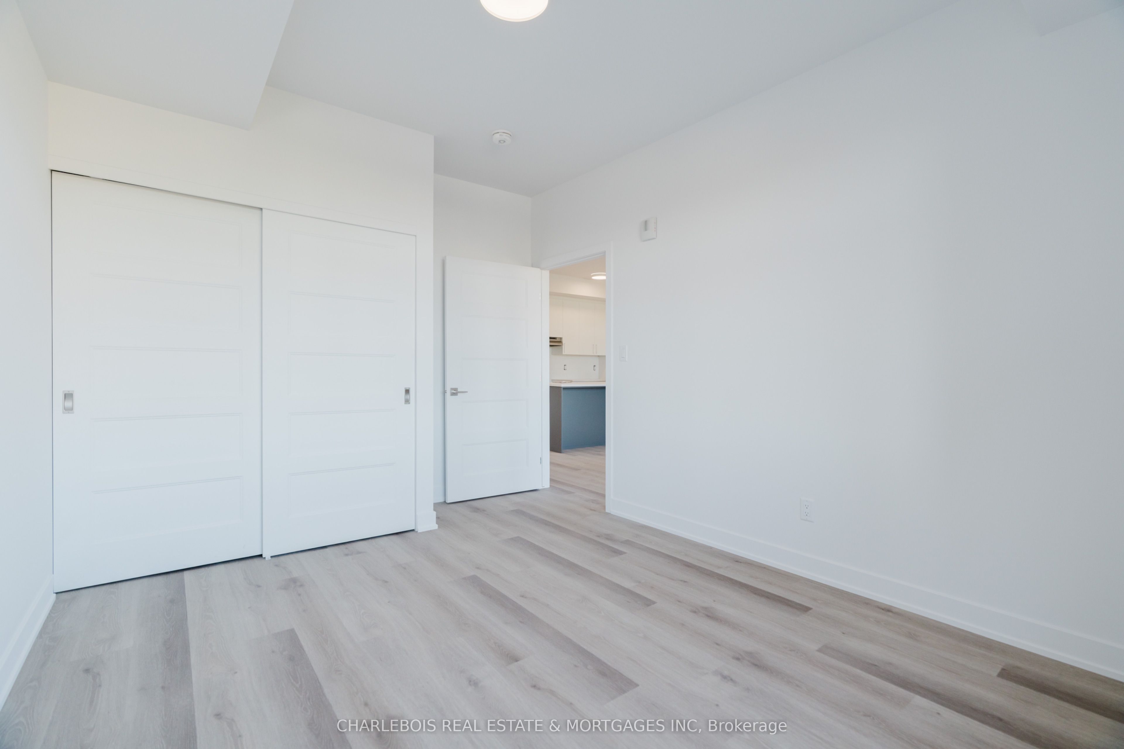 830 St Laurent Boulevard D Property Photo 15