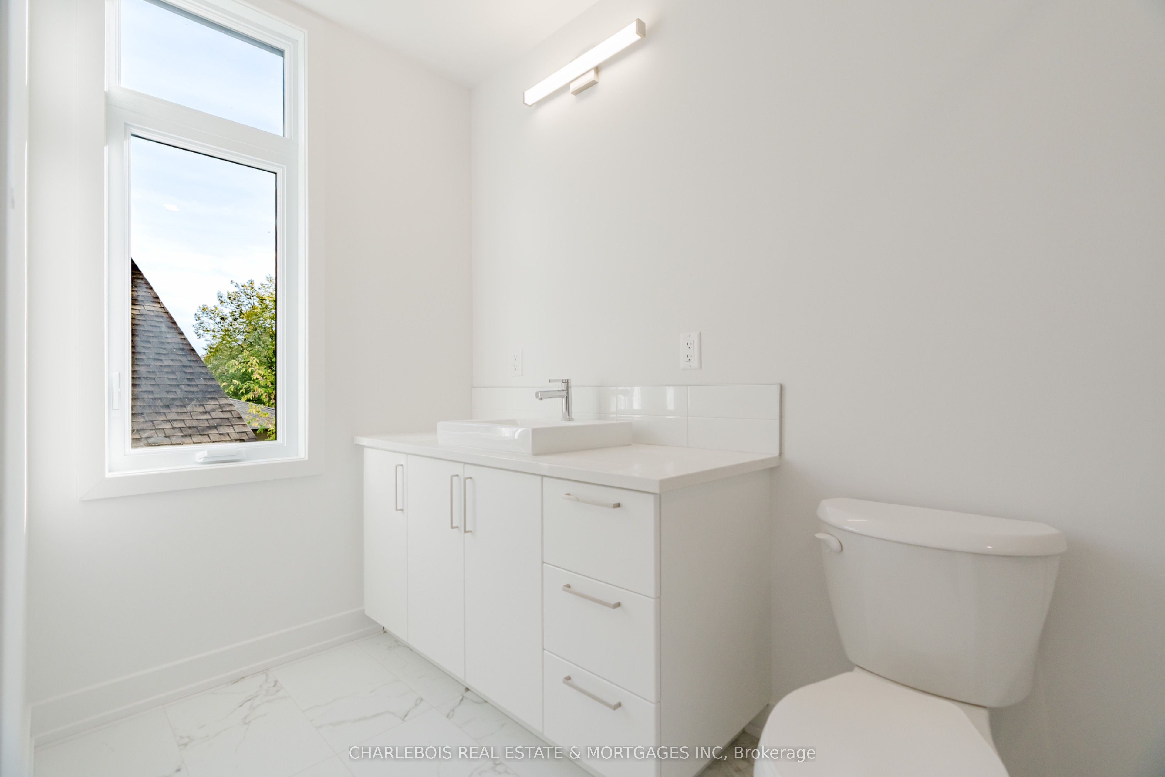 830 St Laurent Boulevard D Property Photo 16