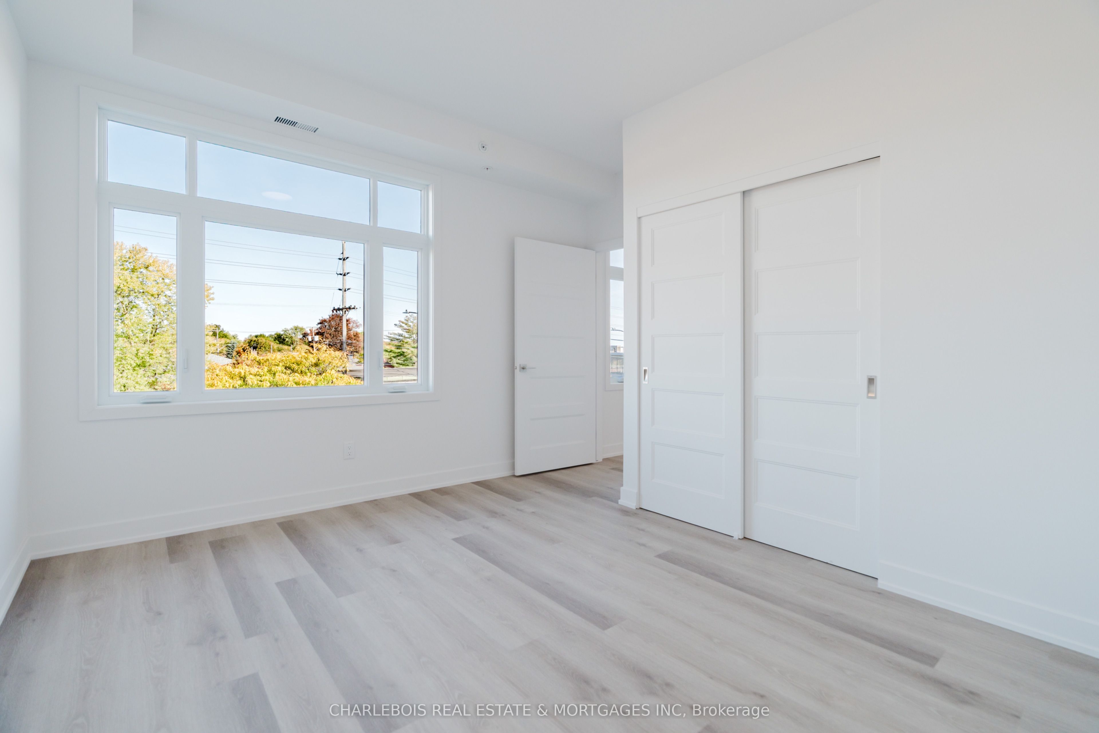 830 St Laurent Boulevard D Property Photo 18