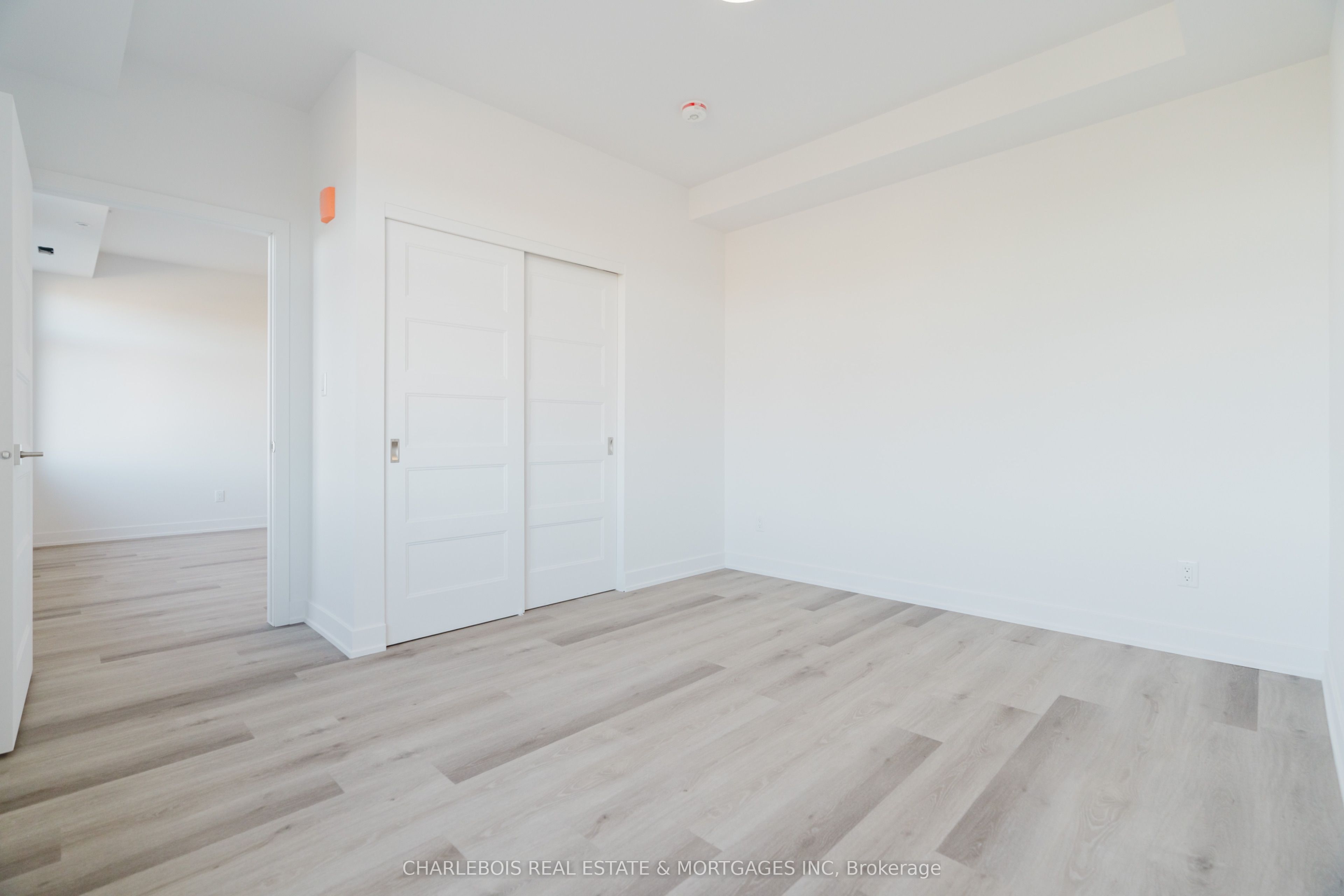 830 St Laurent Boulevard D Property Photo 19