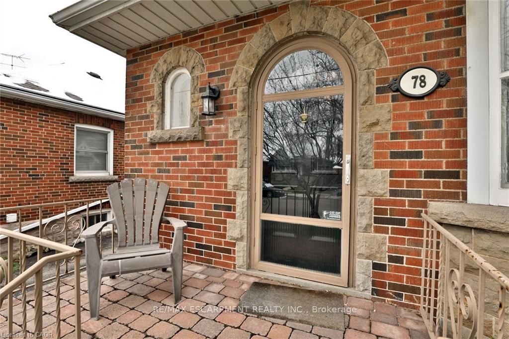 78 Cameron Avenue S Property Photo 2