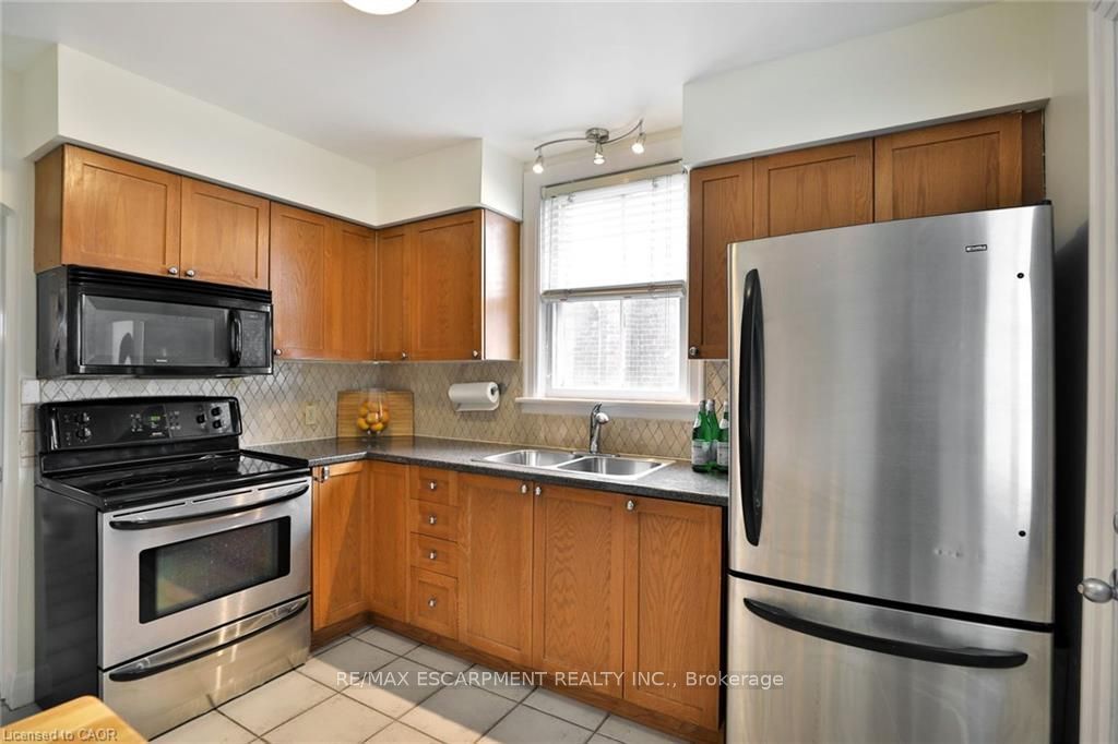 78 Cameron Avenue S Property Photo 10