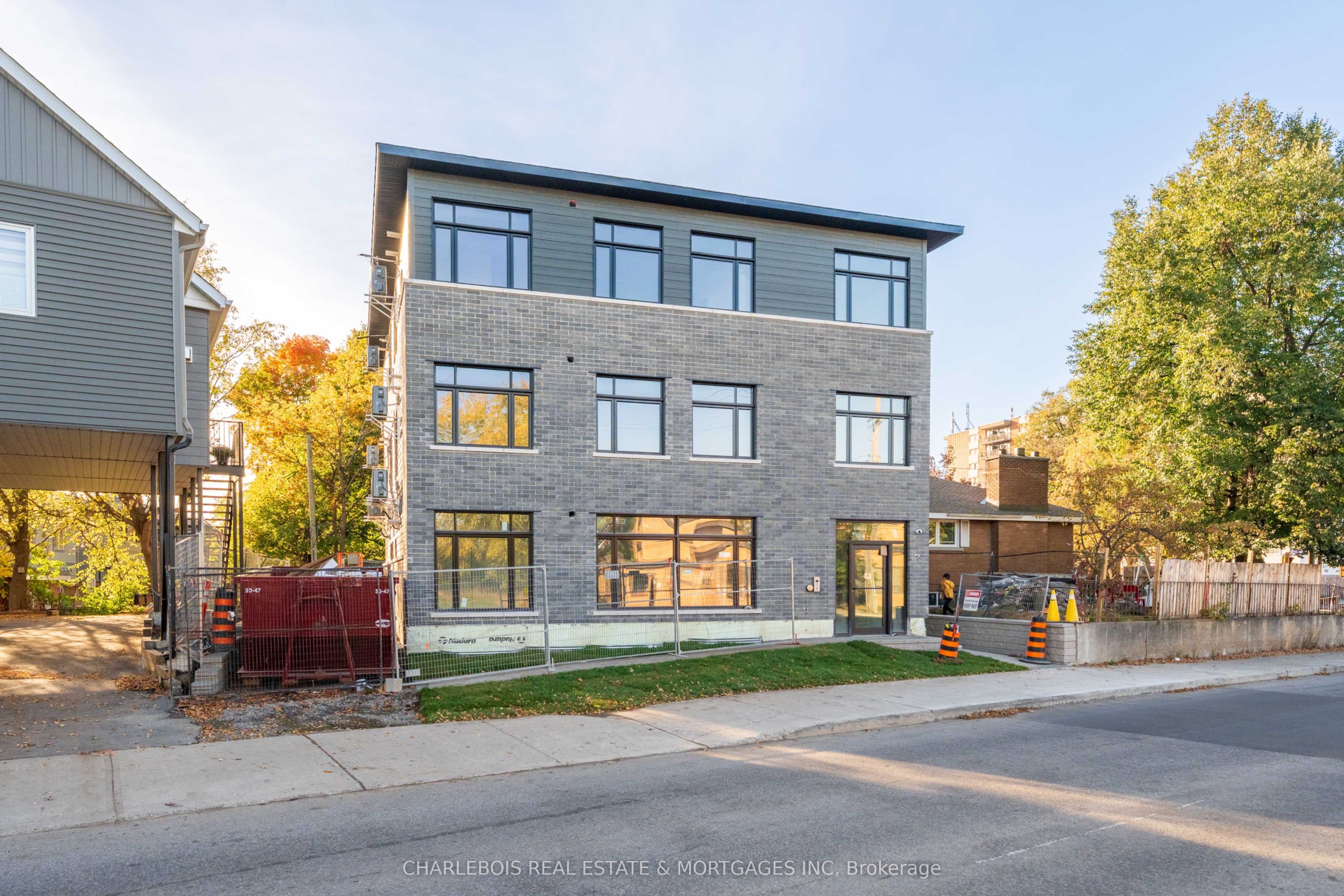 830 St Laurent Boulevard C Property Photo 1