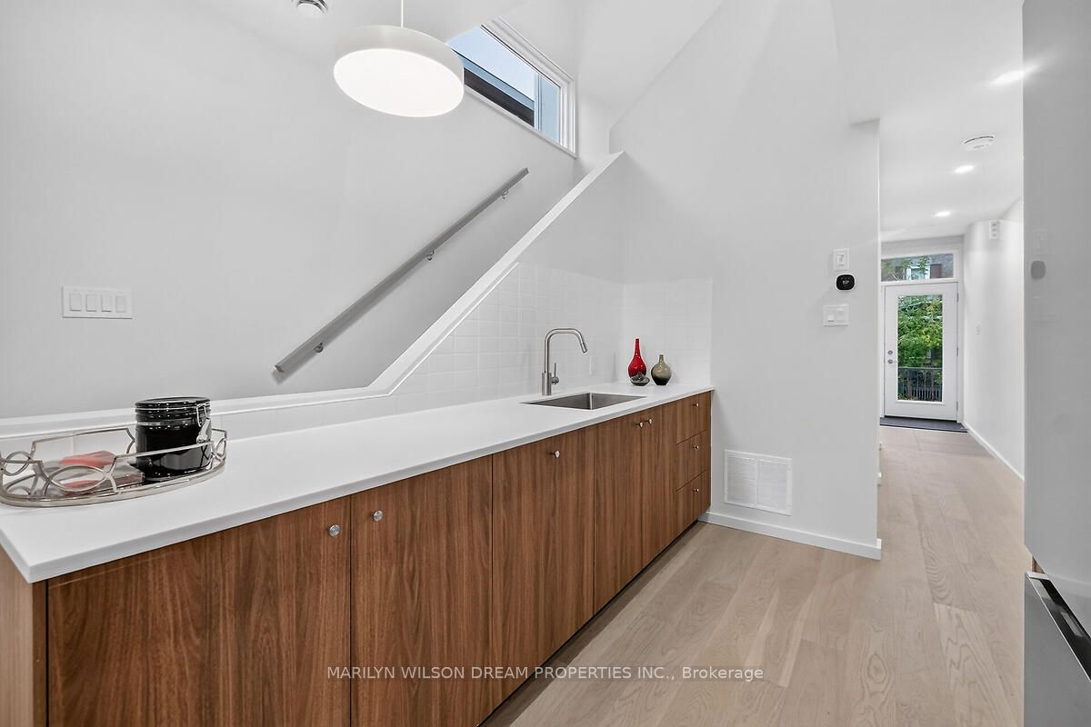 43 Stirling Avenue Property Photo 9