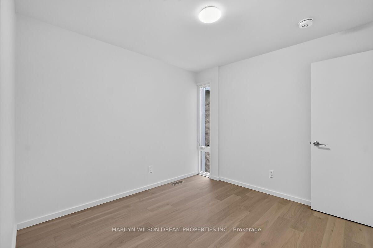 43 Stirling Avenue Property Photo 32