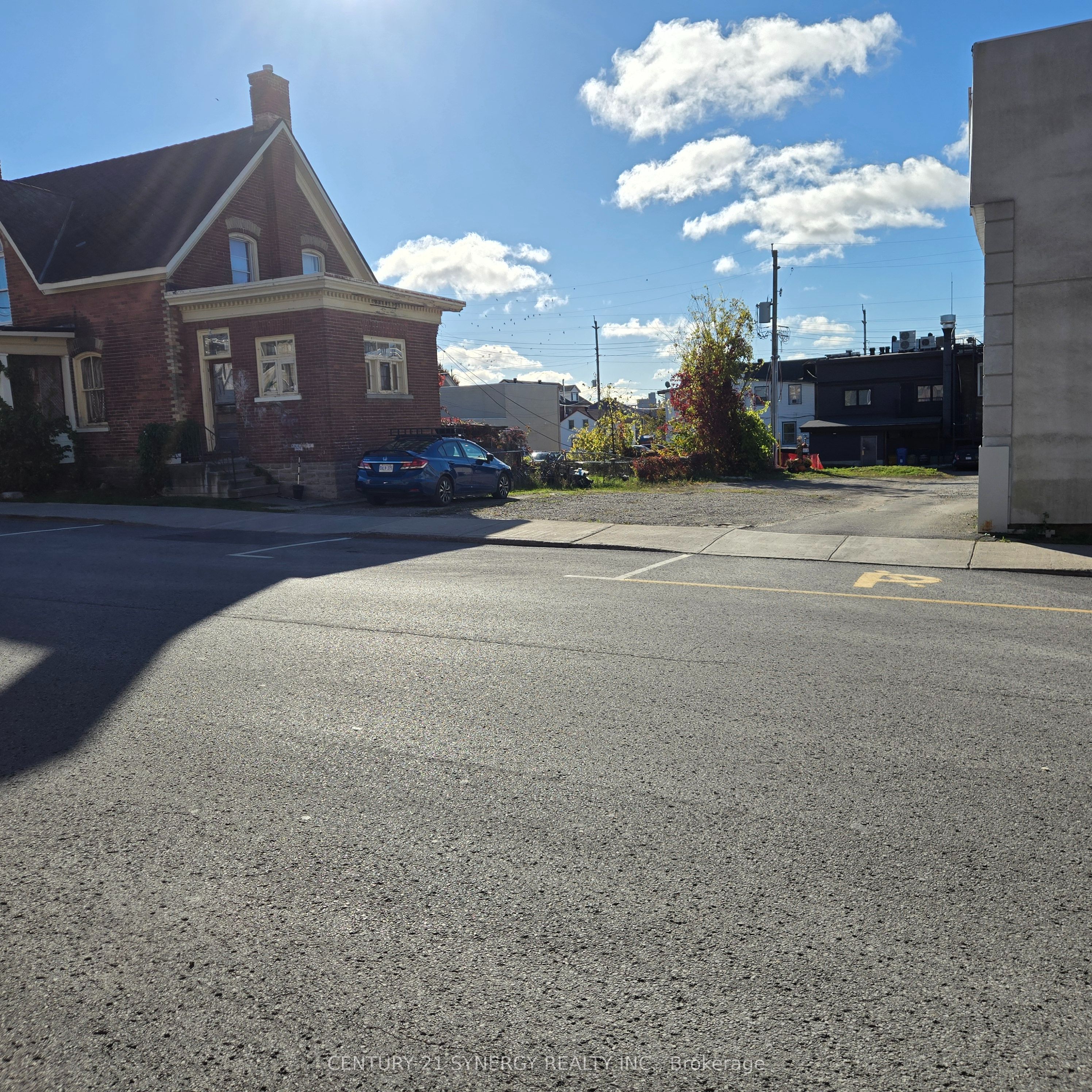7 William Street E Property Photo 3