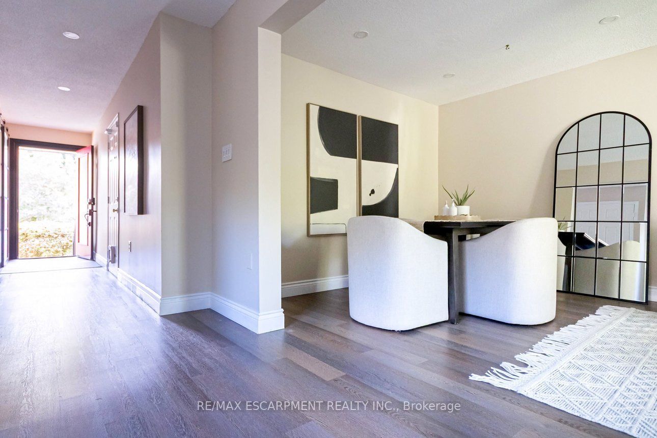 336 Jackson Street W Property Photo 8