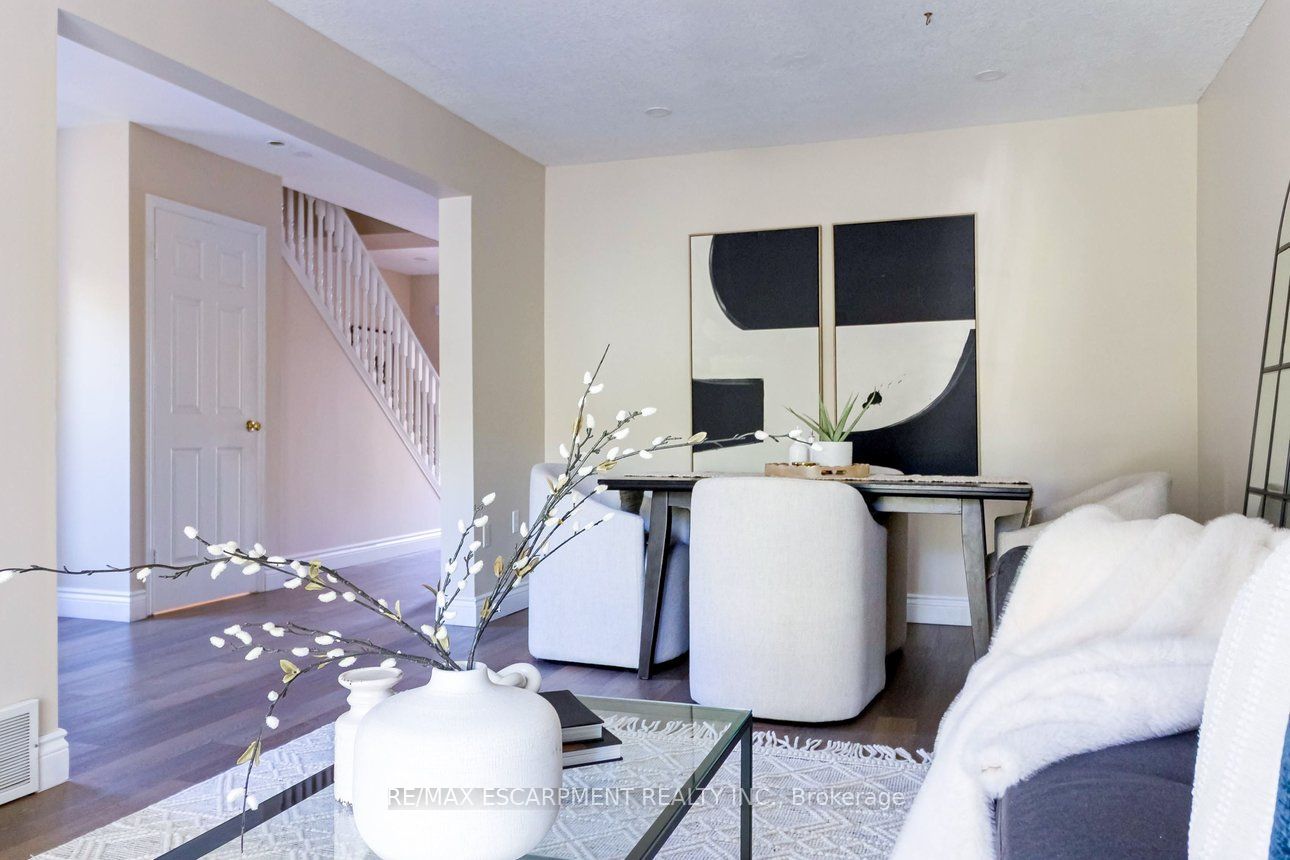 336 Jackson Street W Property Photo 9