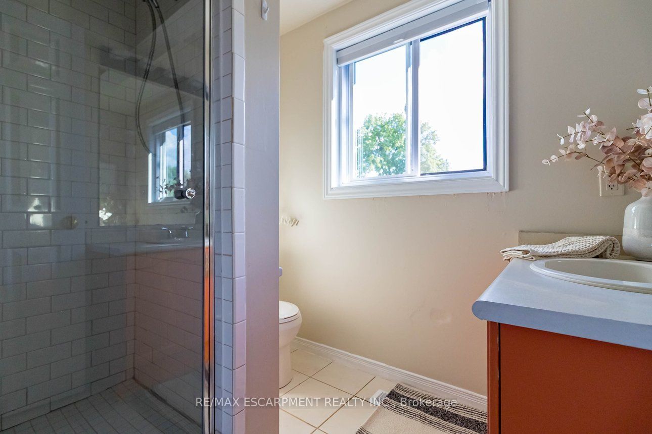 336 Jackson Street W Property Photo 24