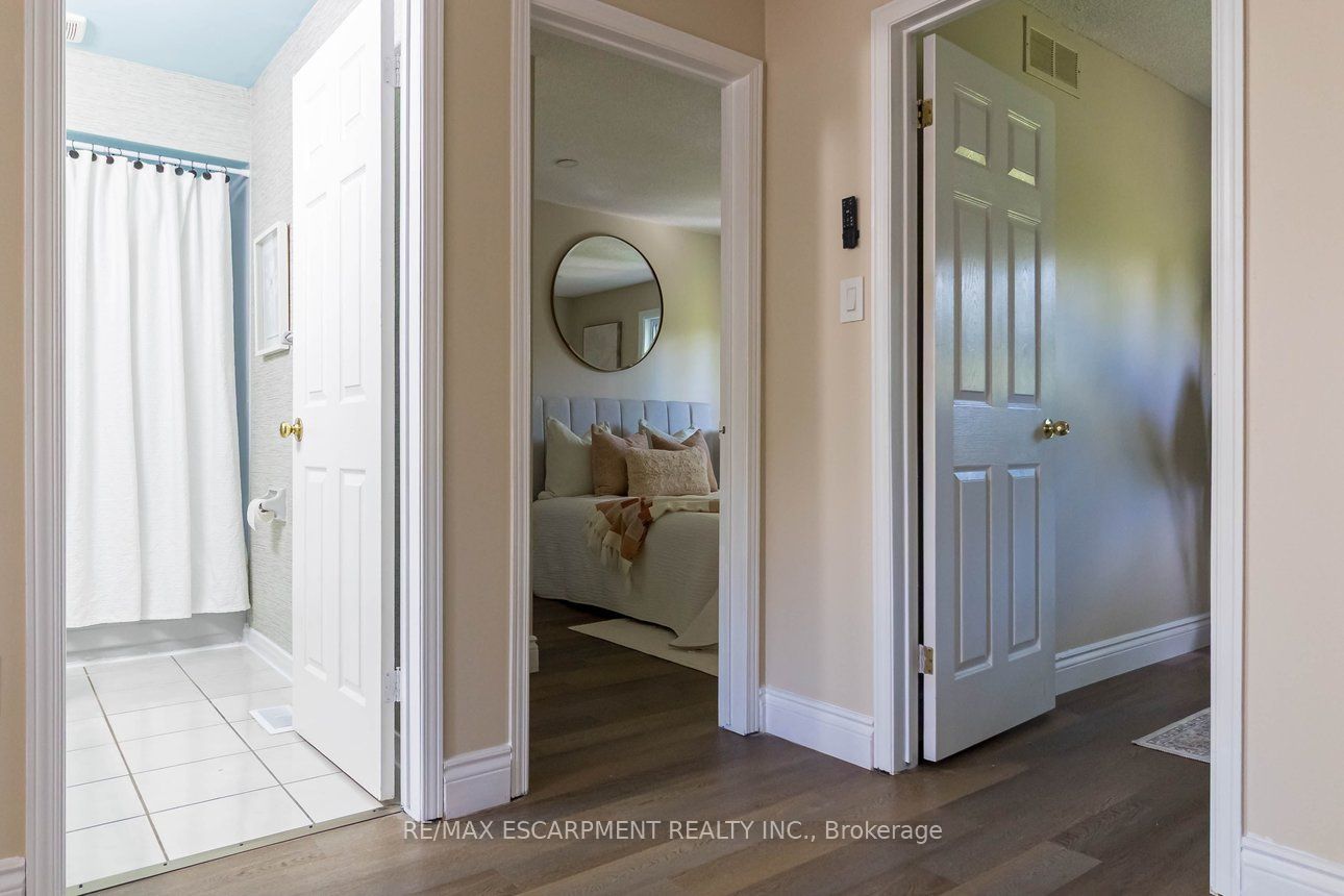 336 Jackson Street W Property Photo 26