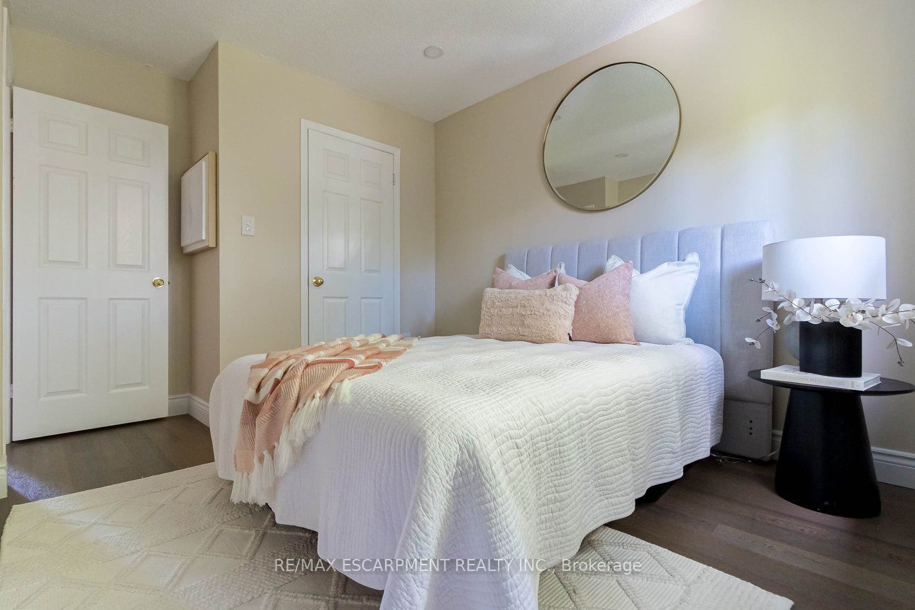 336 Jackson Street W Property Photo 31