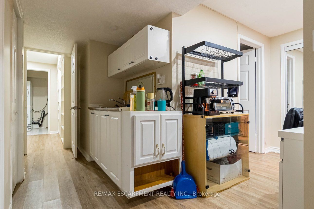 336 Jackson Street W Property Photo 43