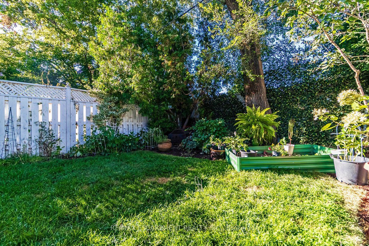 336 Jackson Street W Property Photo 44