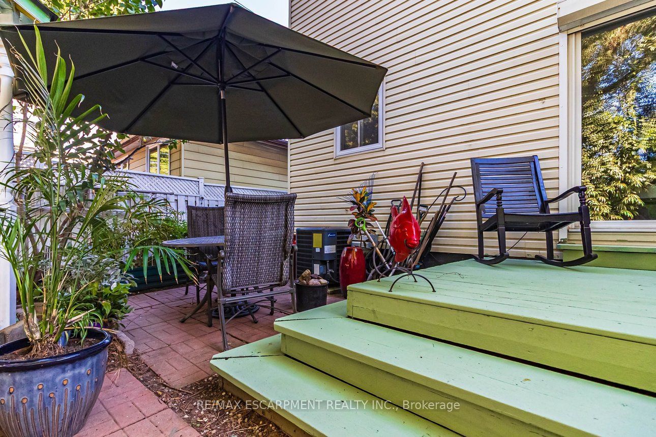 336 Jackson Street W Property Photo 47