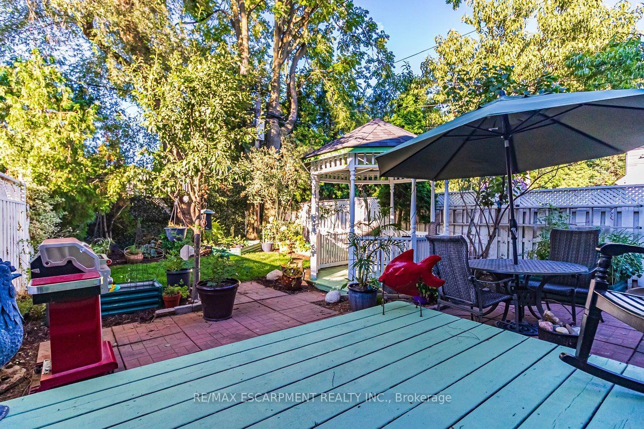 336 Jackson Street W Property Photo 48