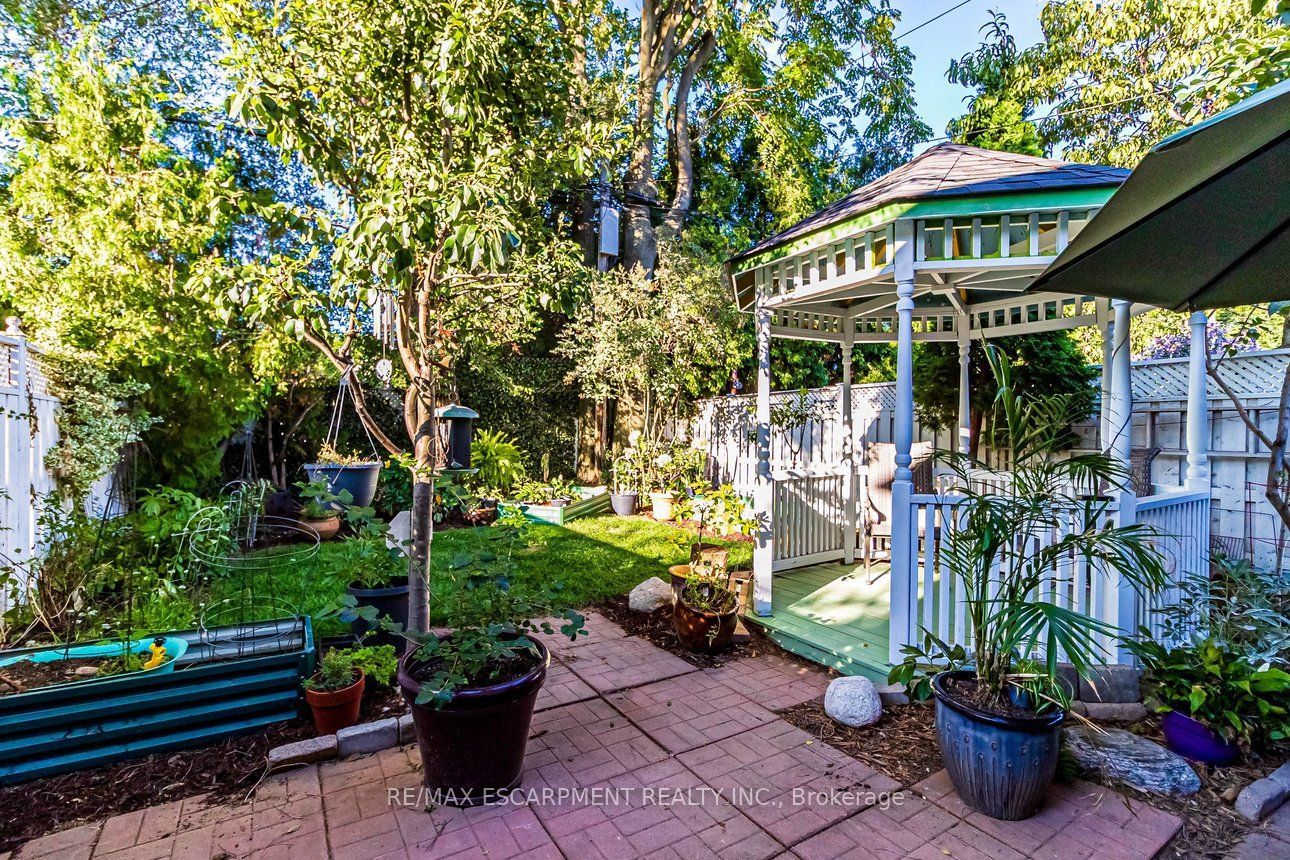 336 Jackson Street W Property Photo 49