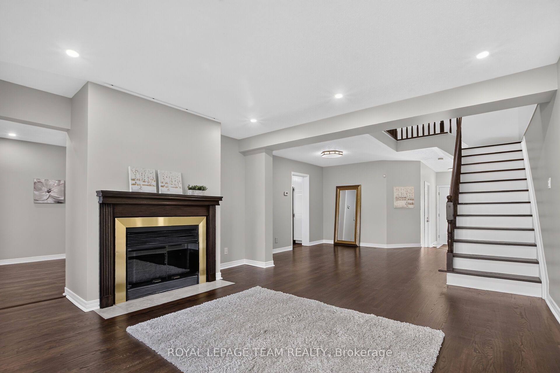 253 Knudson Drive Property Photo 2