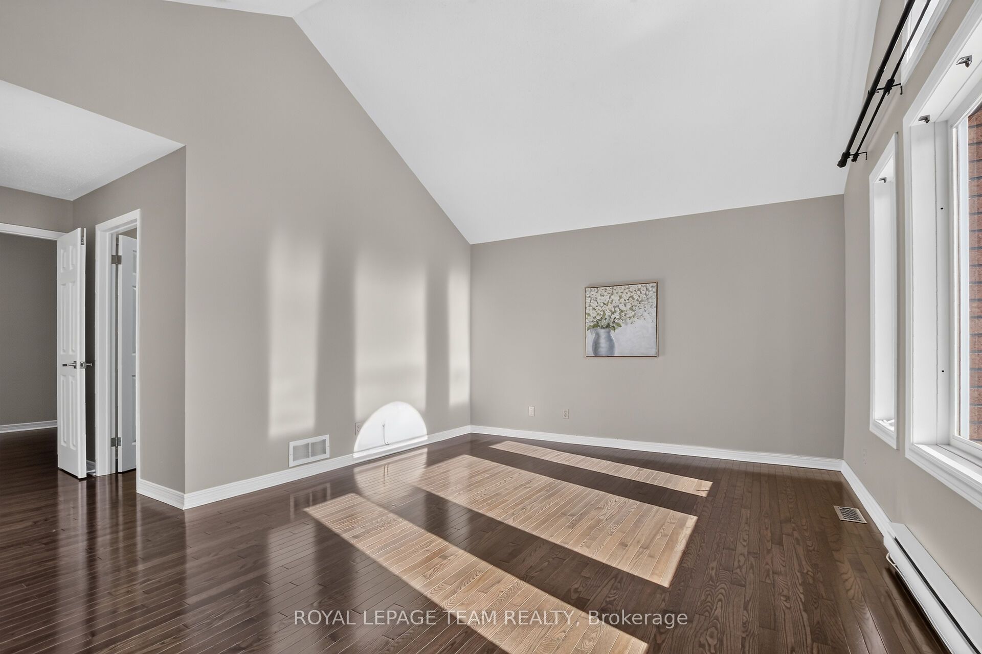 253 Knudson Drive Property Photo 4