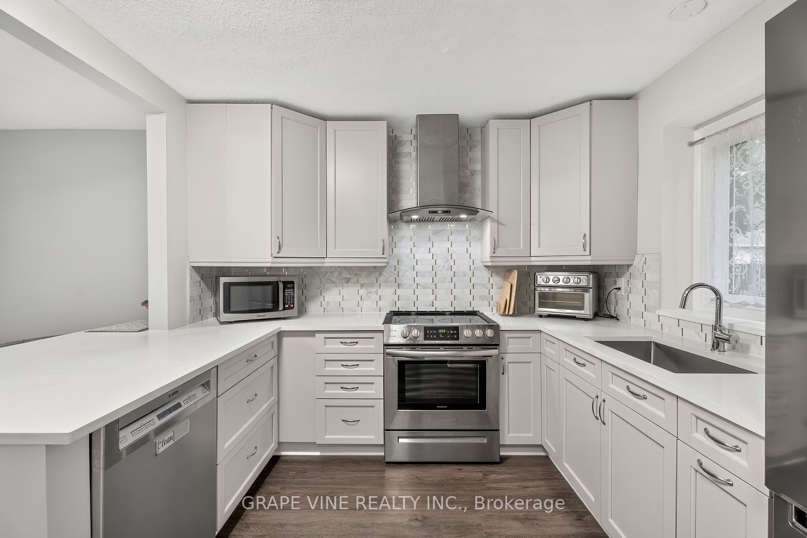 3897e Old Richmond Road Property Photo 6