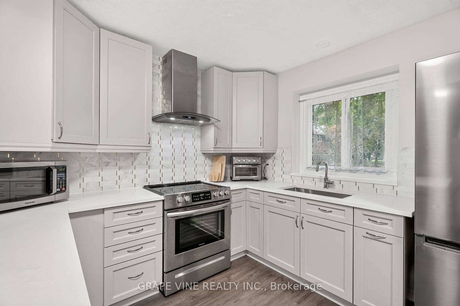 3897e Old Richmond Road Property Photo 7