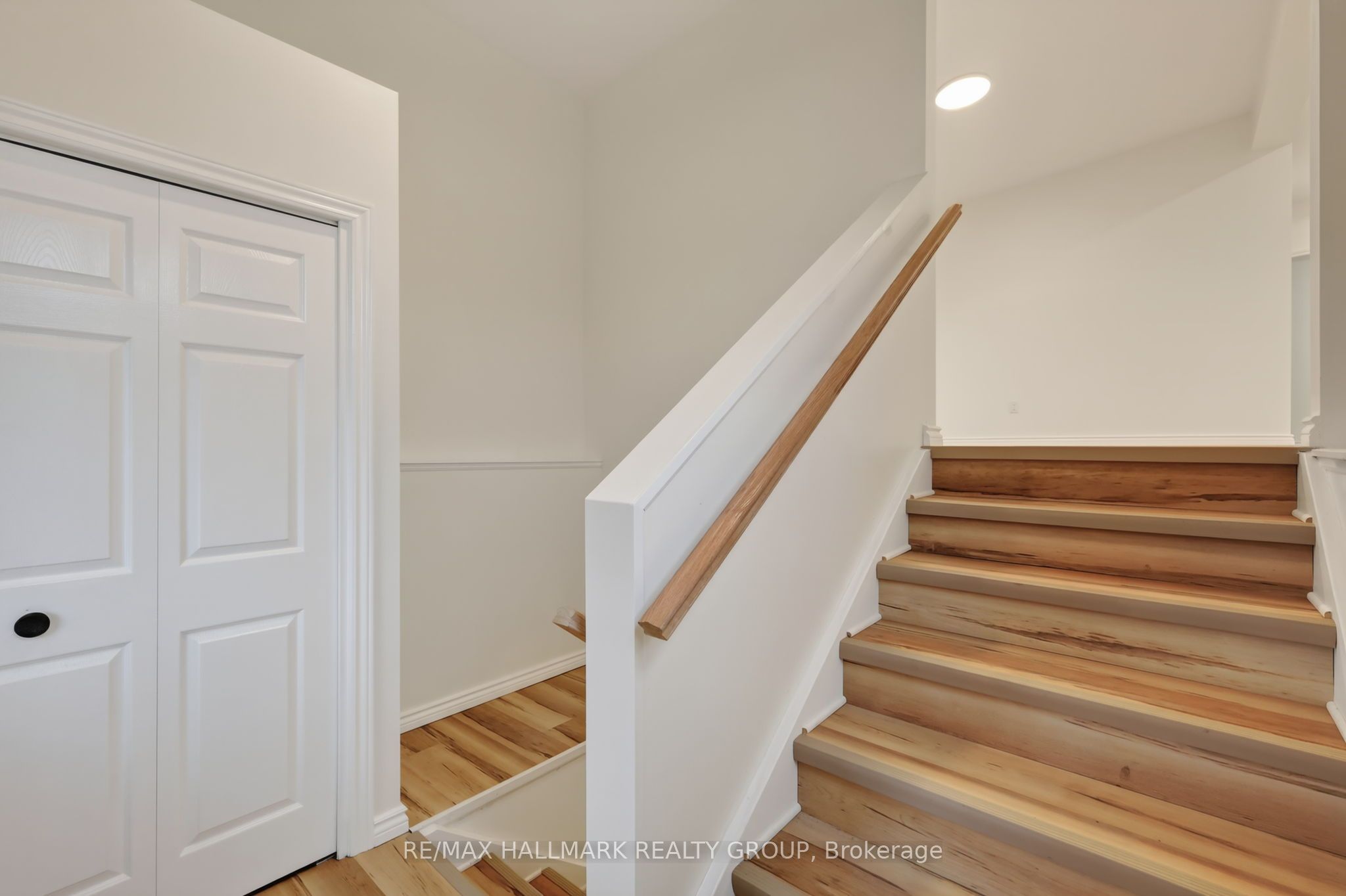 128 Bonnechere Street N Property Photo 4
