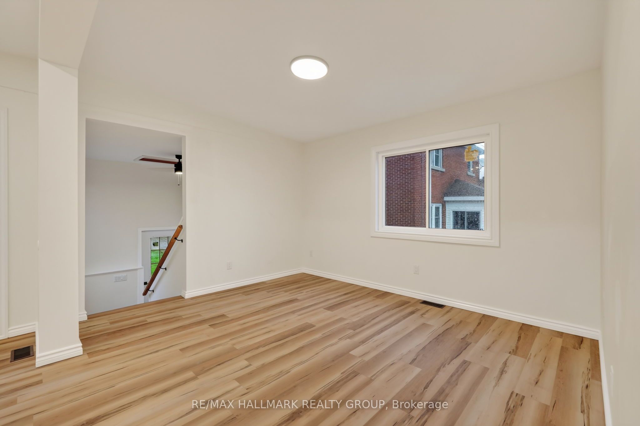 128 Bonnechere Street N Property Photo 8