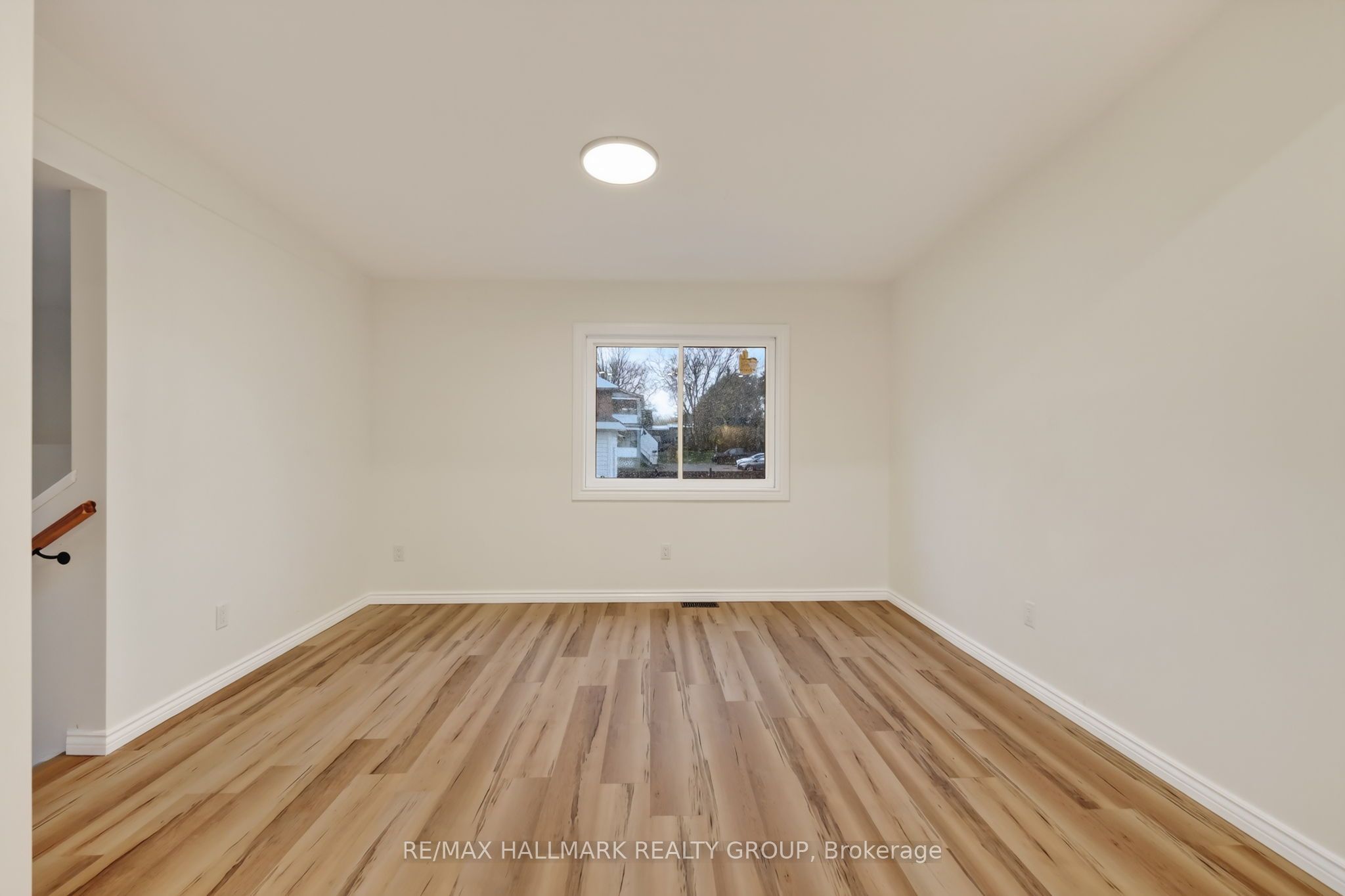 128 Bonnechere Street N Property Photo 12
