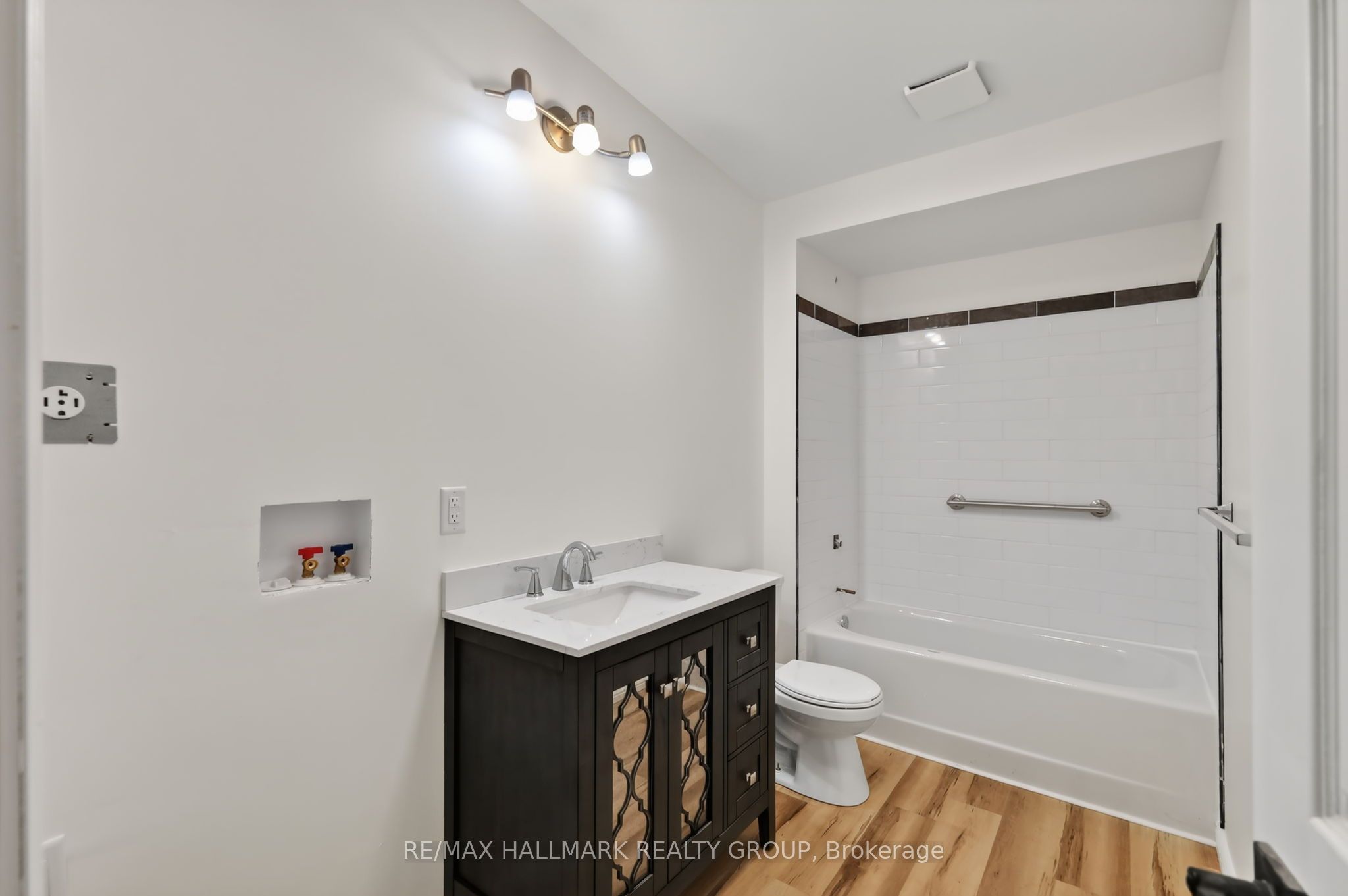 128 Bonnechere Street N Property Photo 21