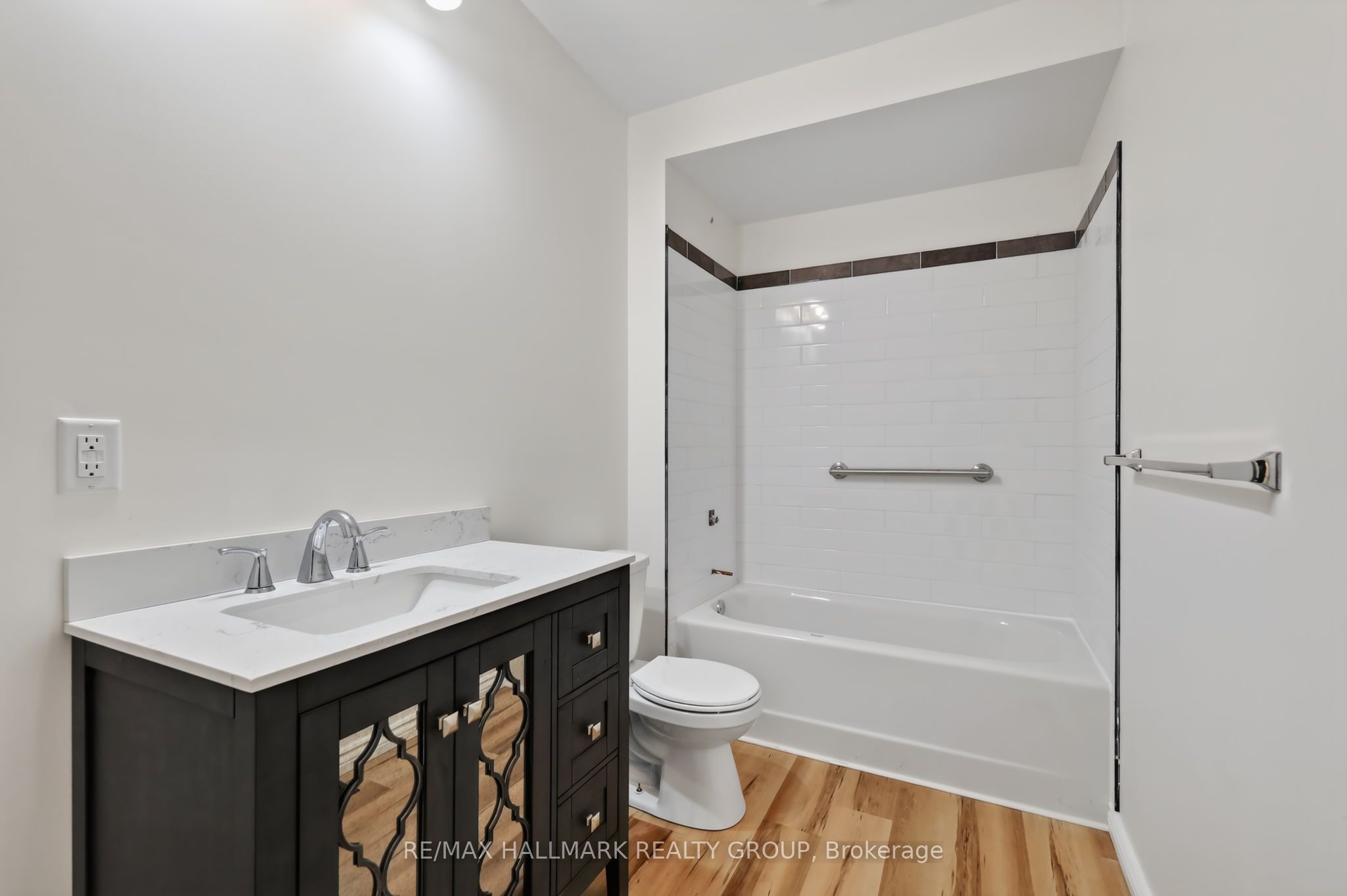 128 Bonnechere Street N Property Photo 22