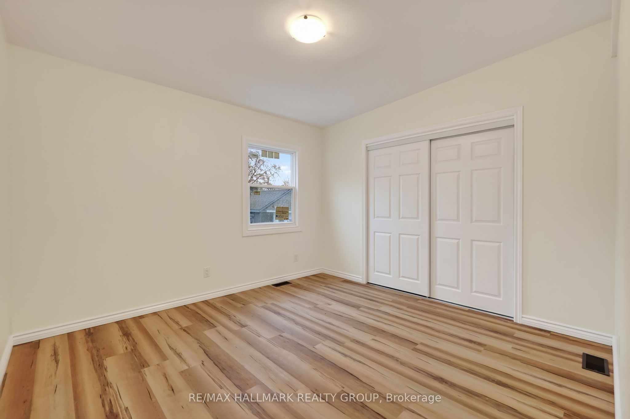 128 Bonnechere Street N Property Photo 24