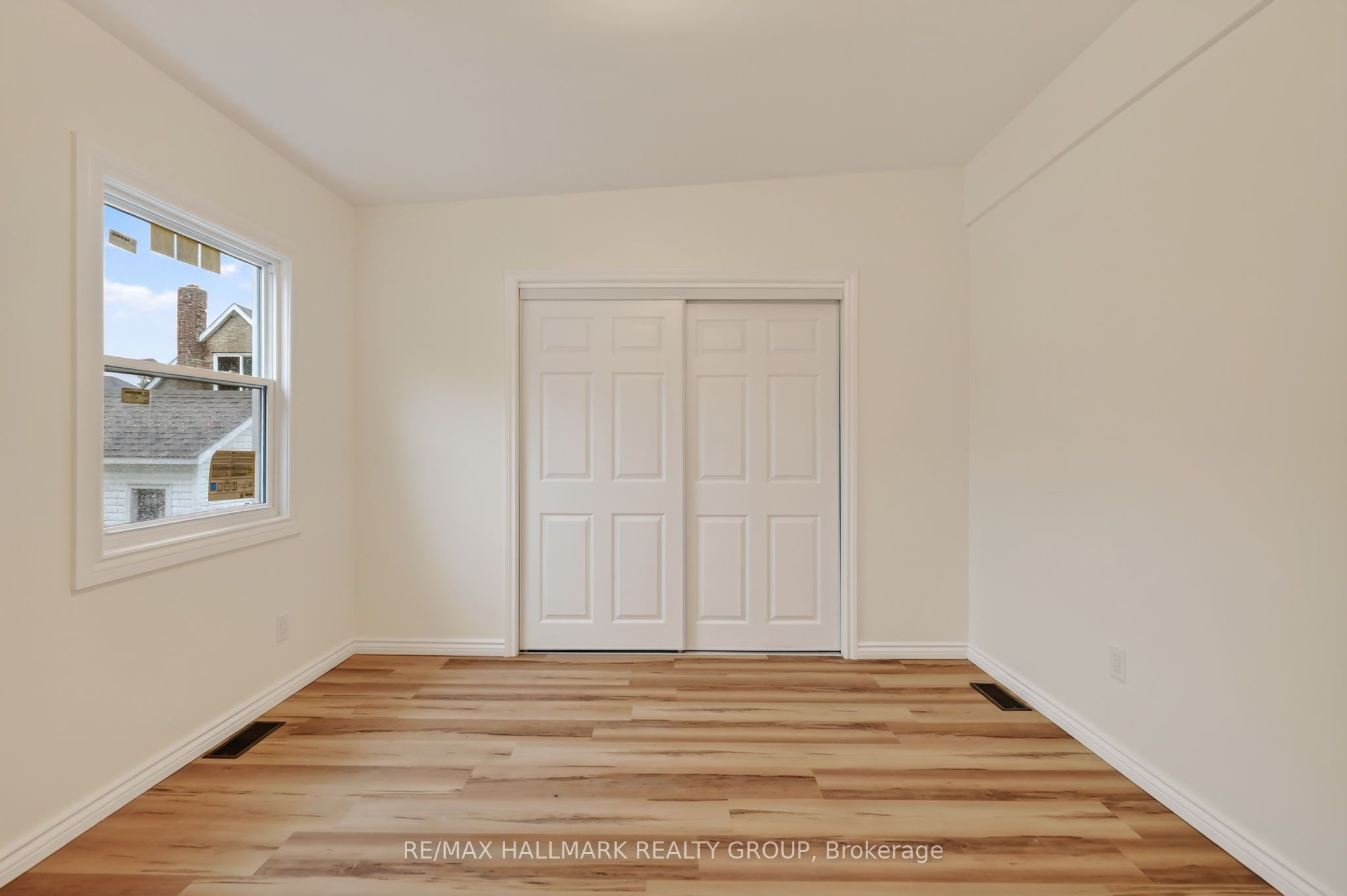 128 Bonnechere Street N Property Photo 25