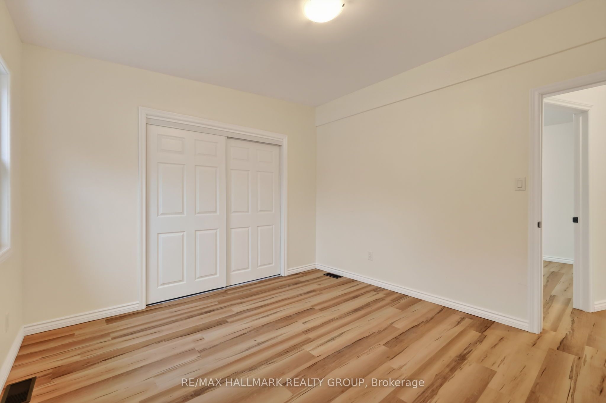 128 Bonnechere Street N Property Photo 26