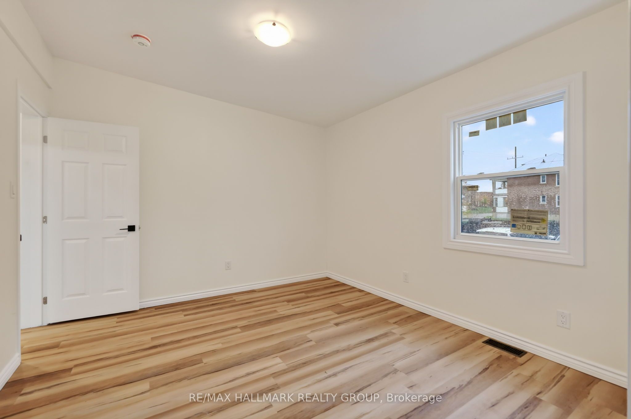 128 Bonnechere Street N Property Photo 28