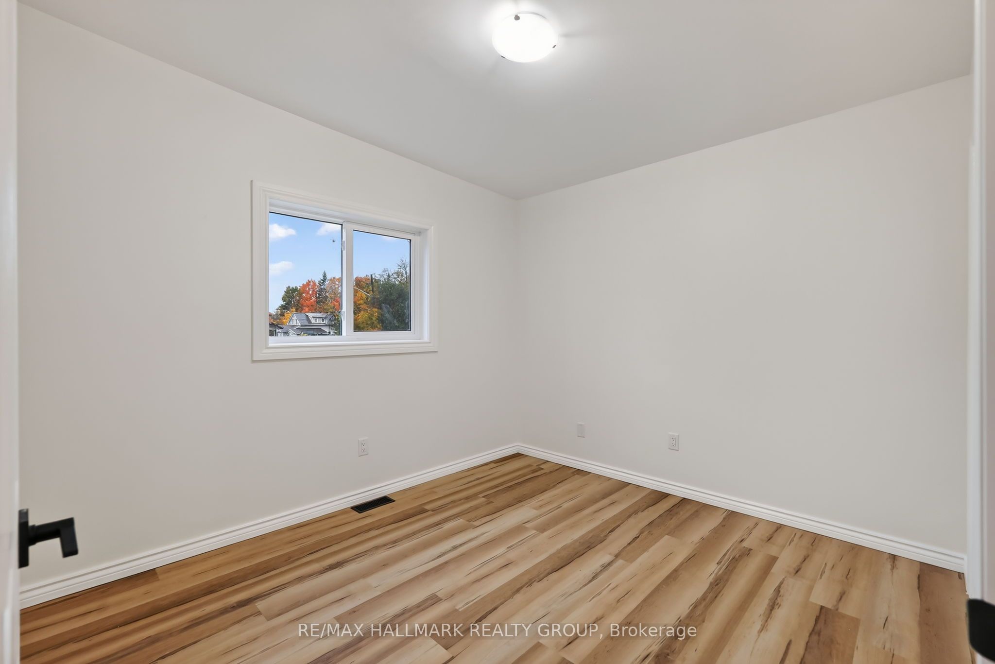 128 Bonnechere Street N Property Photo 30