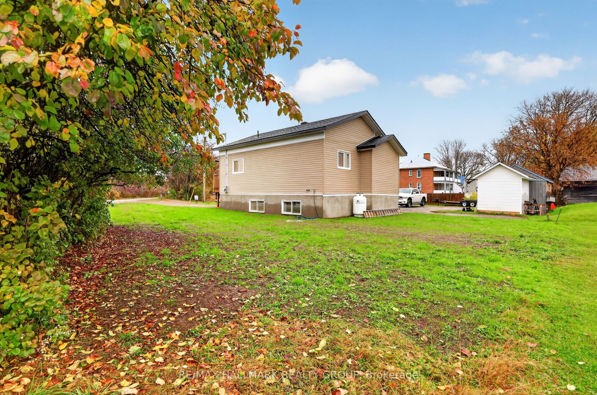 128 Bonnechere Street N Property Photo 42