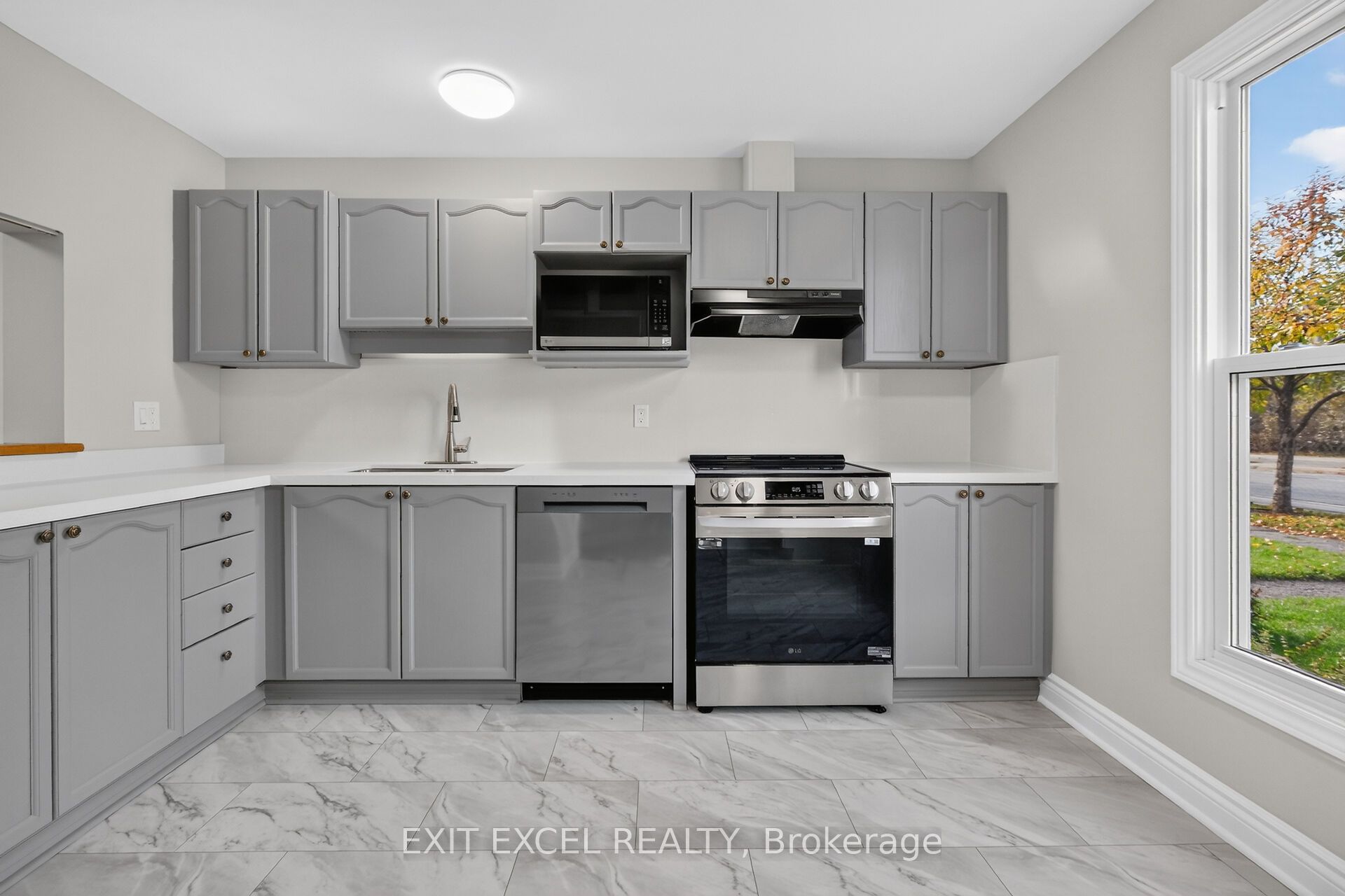 2712 Baseline Road Property Photo 18
