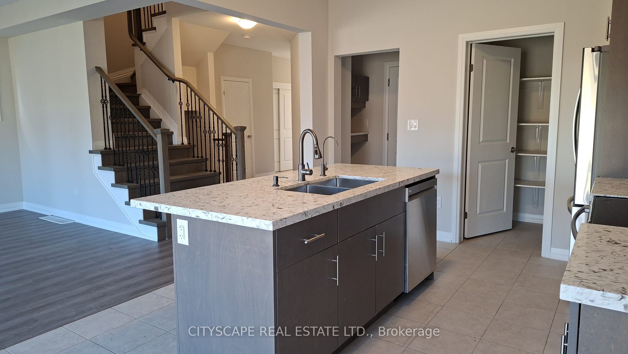 69 Bur Oak Drive Property Photo 4