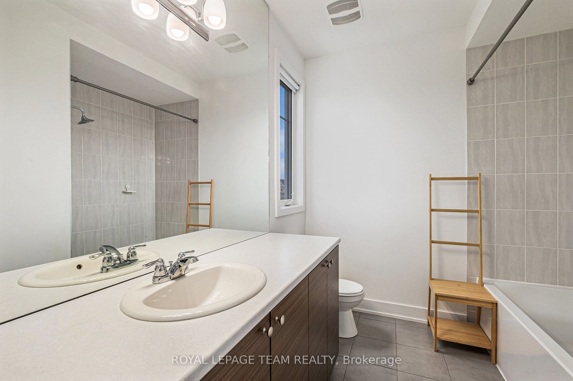 622 Malahat Way Property Photo 16