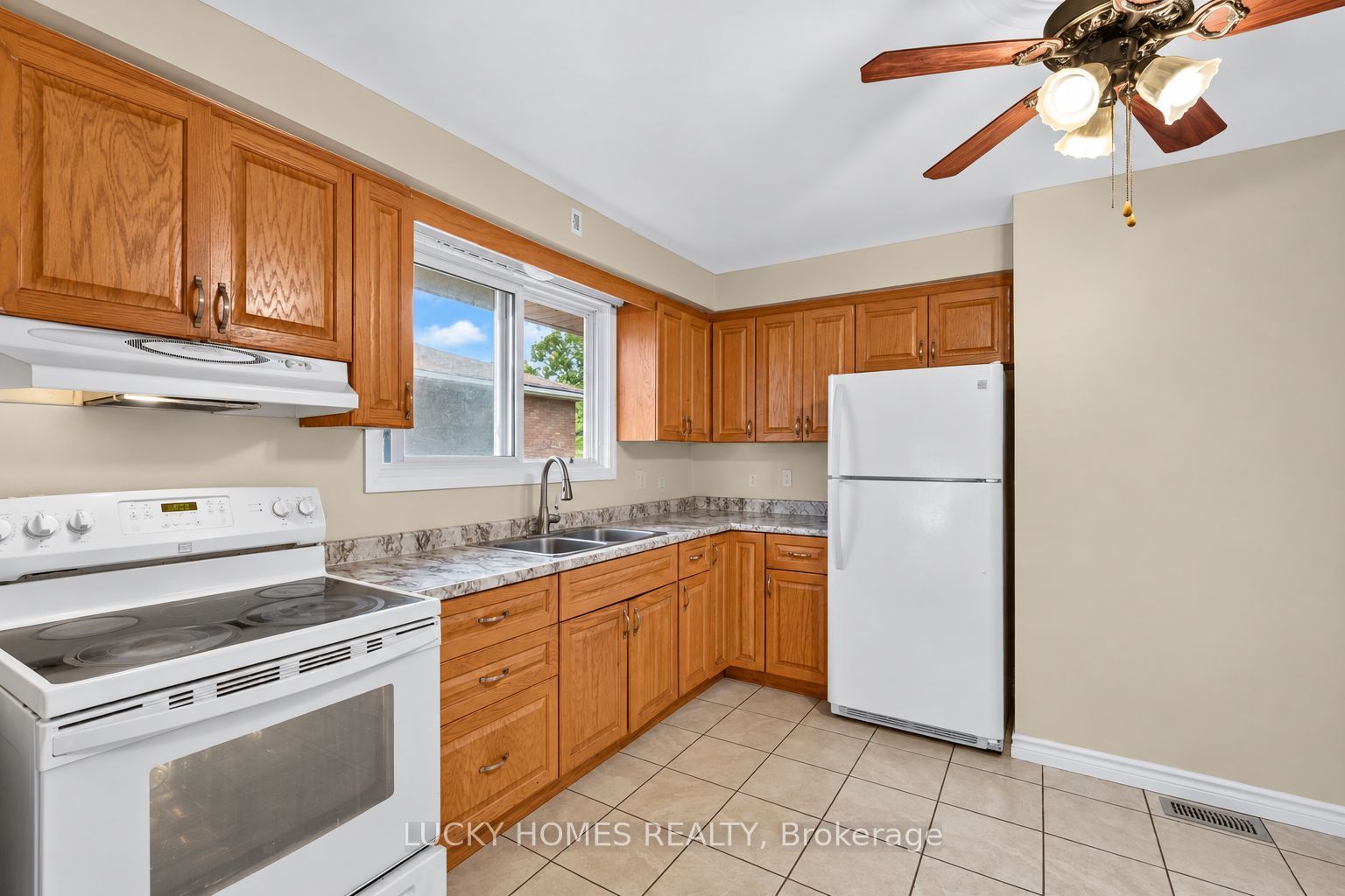 3061 Lloyd George Boulevard Property Photo 14