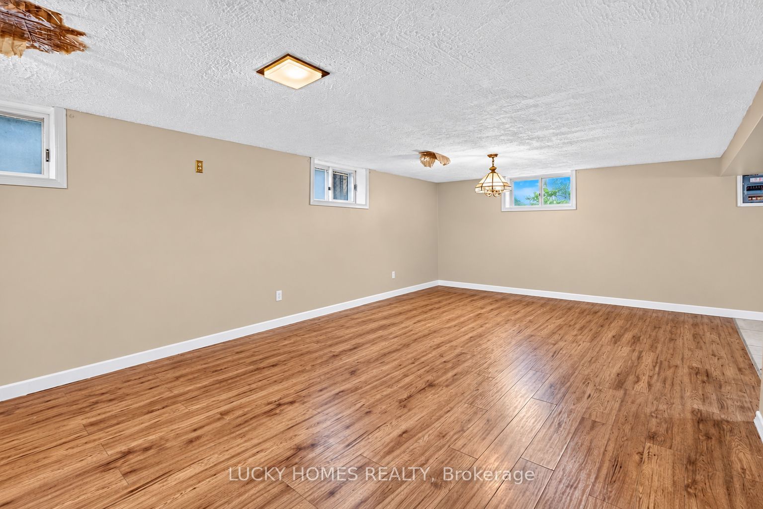3061 Lloyd George Boulevard Property Photo 33