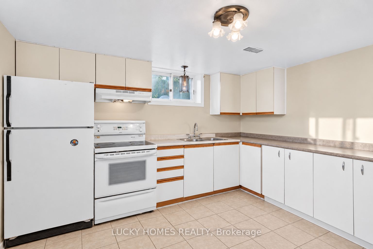 3061 Lloyd George Boulevard Property Photo 38