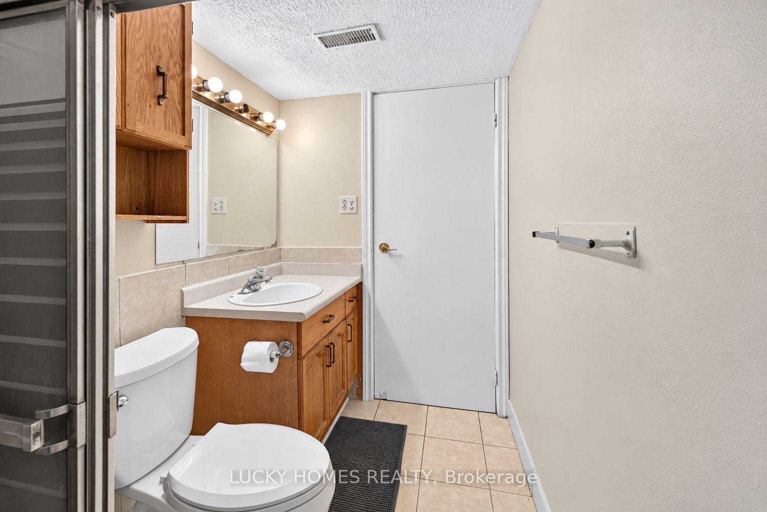 3061 Lloyd George Boulevard Property Photo 39