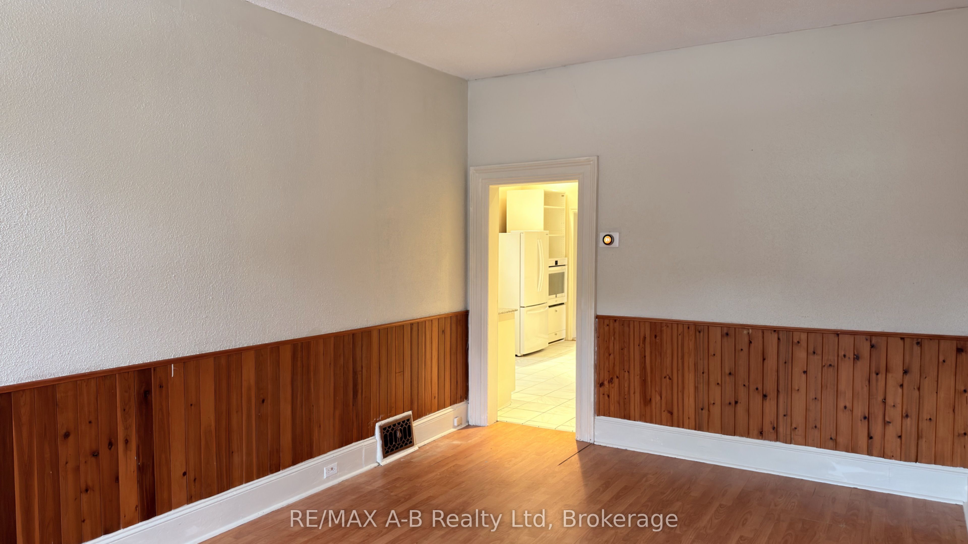 21 Henry Street Property Photo 5