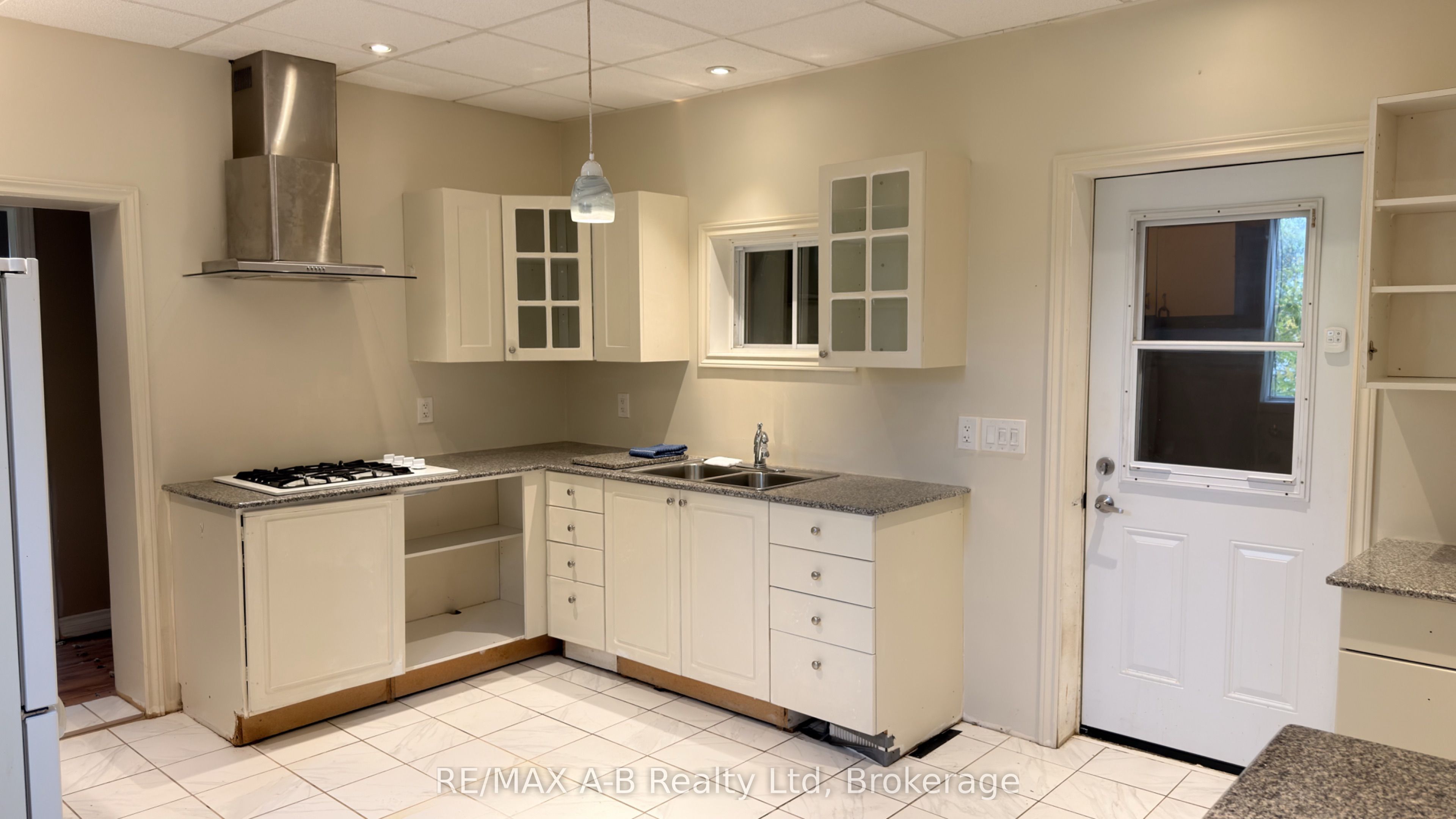 21 Henry Street Property Photo 9