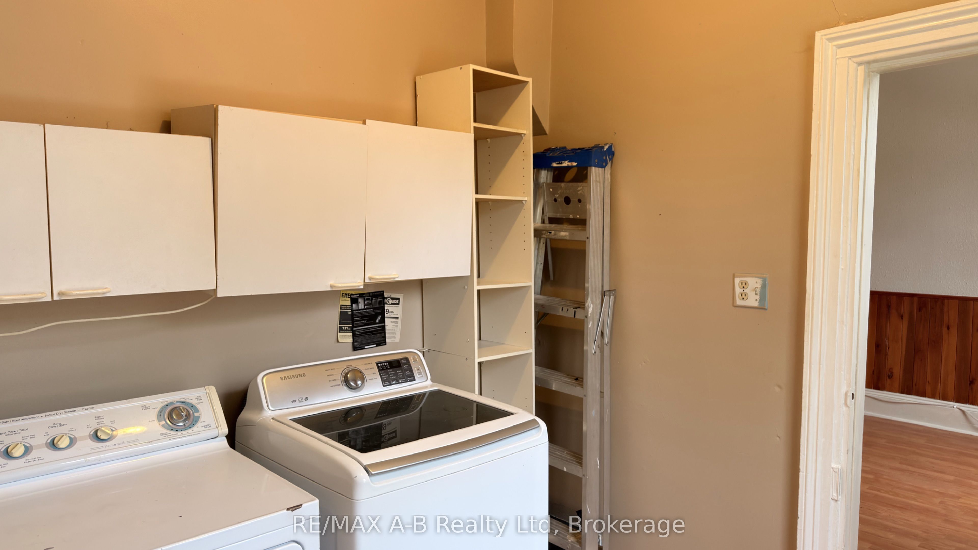 21 Henry Street Property Photo 15