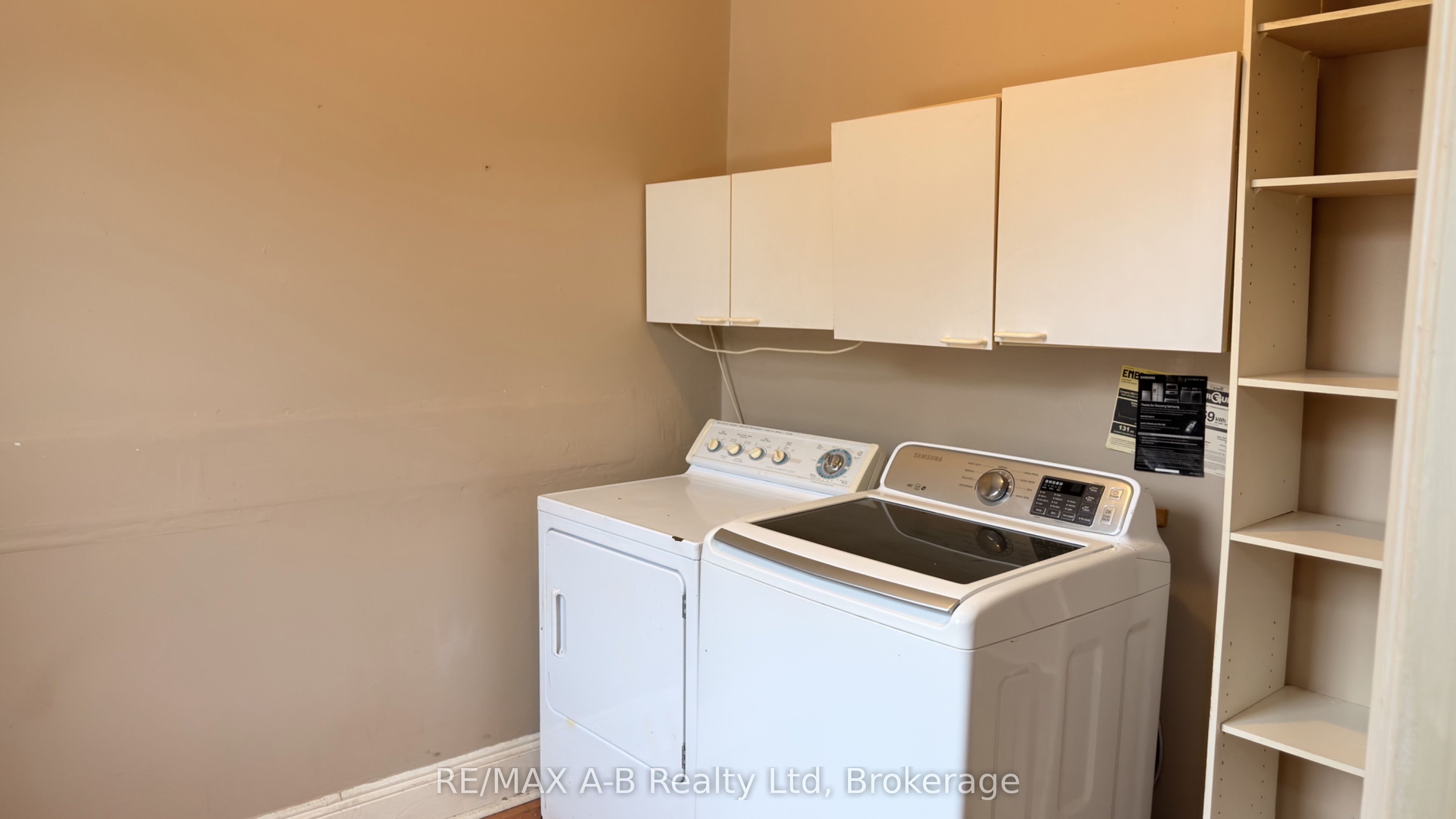 21 Henry Street Property Photo 16